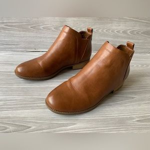 GH Bass ALLIE Boots Ankle Chelsea US 9 M Cognac Casual Booties.

VGC